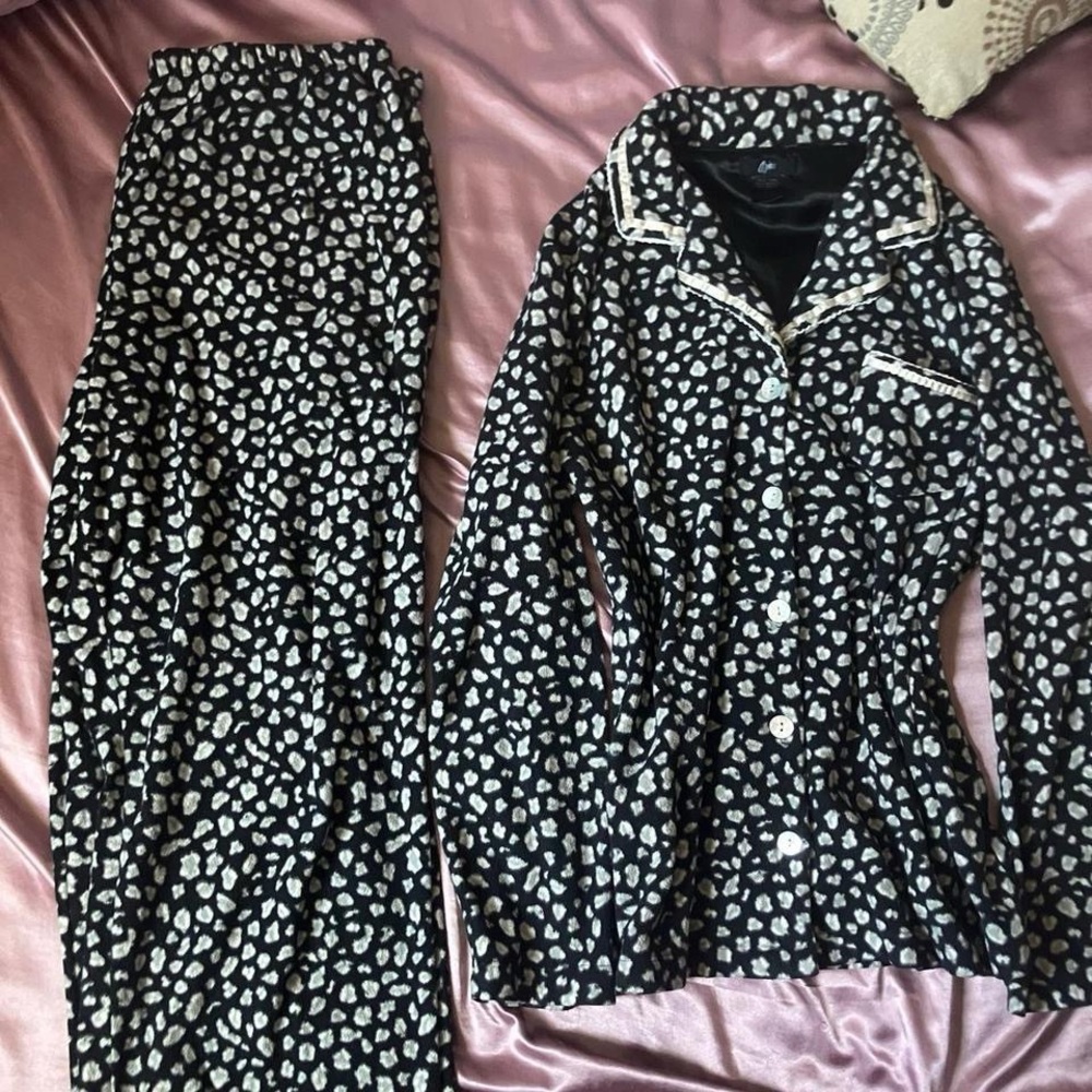 Aria Monochrome Pajama Set - Picture 2 of 8